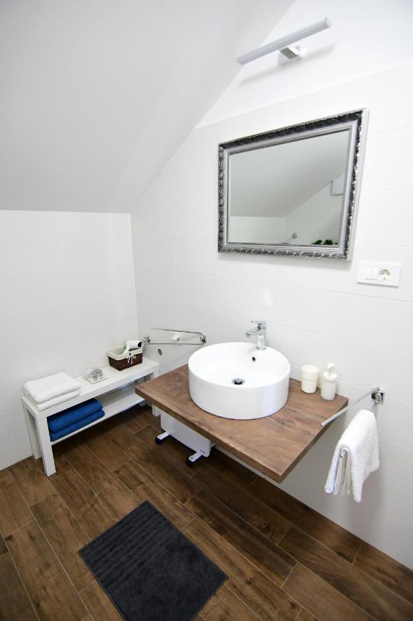 Apartmani Zagi Rakovica Bagian luar foto